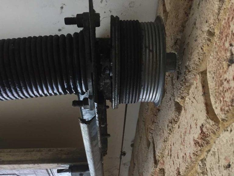 10 signs you need garage door repairs