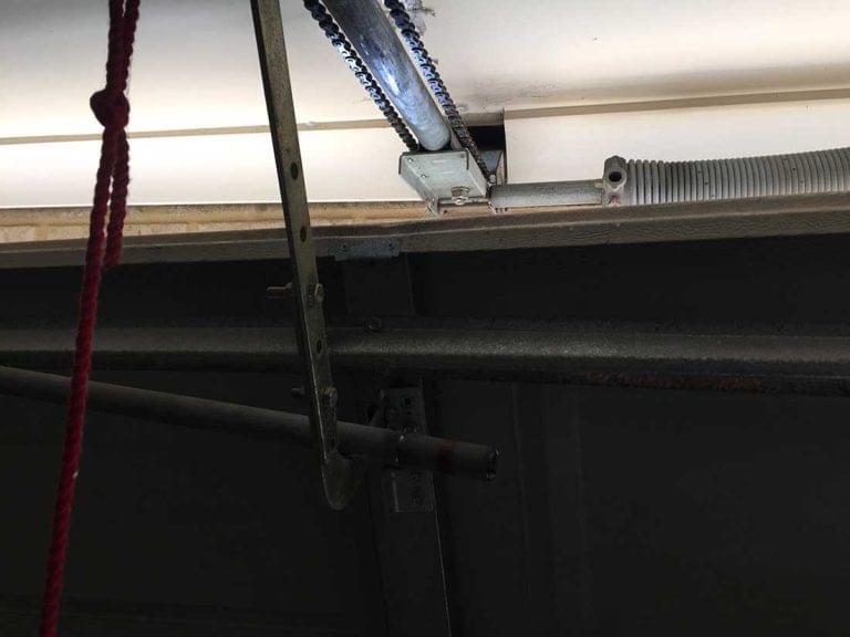 crimes to avoid with garage door repairs